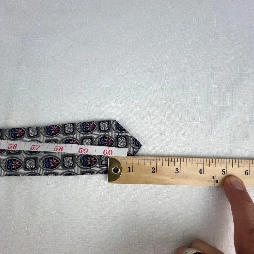 Jos. A. Bank Tie Mens Silver Black Floral Medallion Silk Signature Gold USA‎